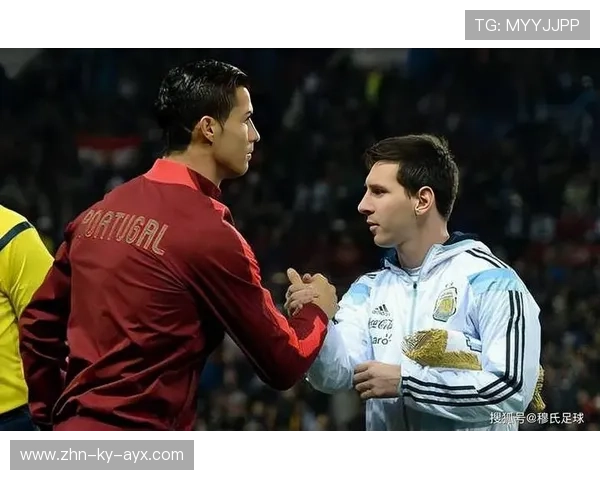 冠军夜出现温情一幕，梅西好友泪眼拒绝离场